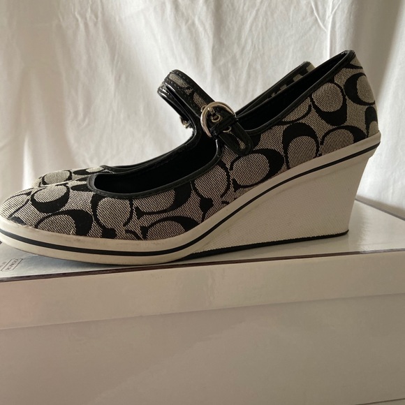 Coach wedges! - Picture 2 of 4